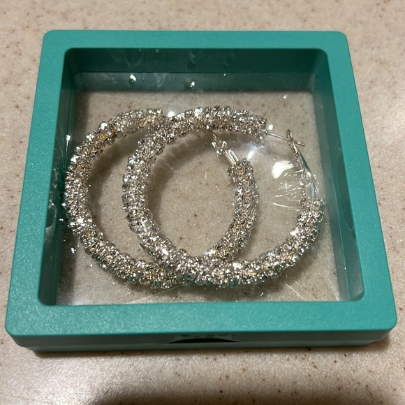 Earring - Picture 3 of 3